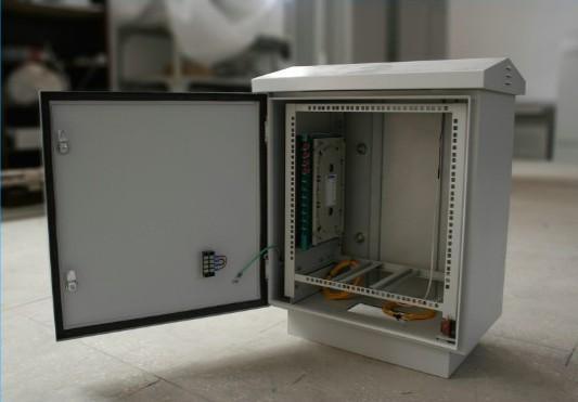 白色壁掛式機(jī)柜 現(xiàn)代通訊設(shè)備的理想選擇